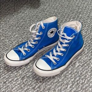 Blue high top converse